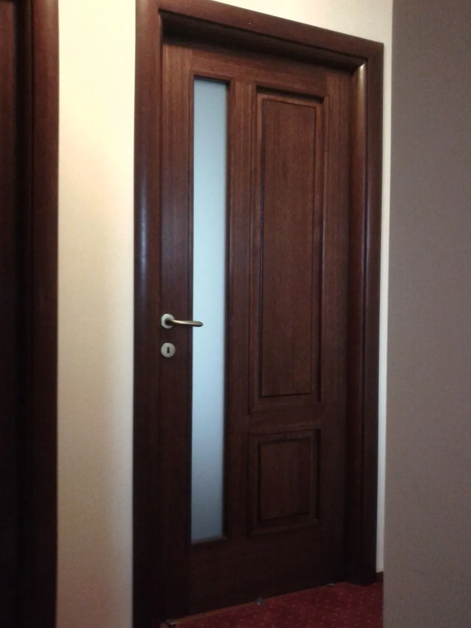 Ușă de interior instalată de Parquet Doors într-un proiect real