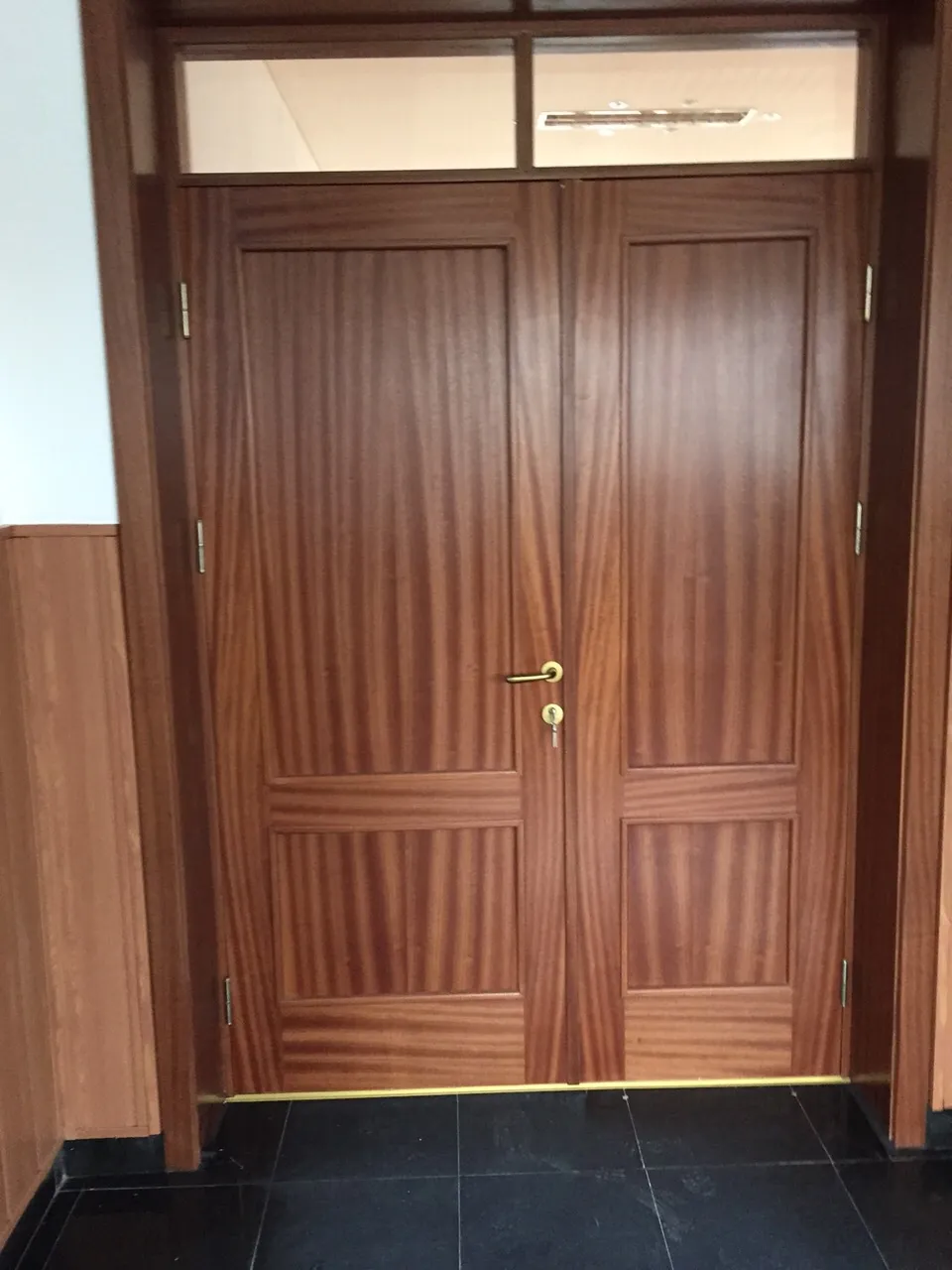 Ușă de interior instalată de Parquet Doors într-un proiect real