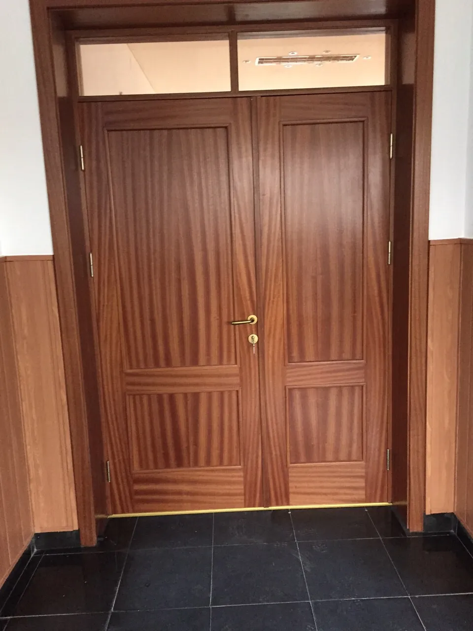 Ușă de interior finisaj Nuc și cireș